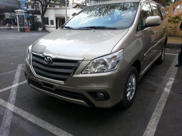 Toyota Innova 2014 màu bạc, mẫu xe 7 chỗ cũ phổ biến được ưa chuộng với độ bền cao
