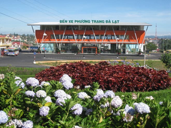 Trạm dừng chân hiện đại của Phương Trang, cung cấp đầy đủ tiện ích và dịch vụ ăn uống, nghỉ ngơi cho hành khách tại Nha Trang