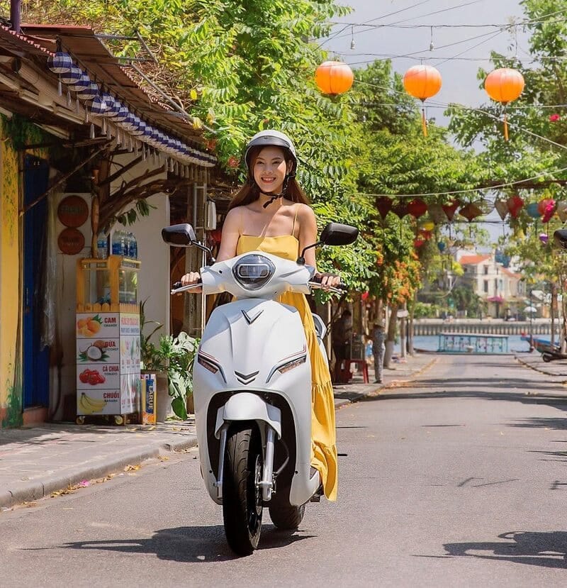 Tuân thủ quy định bằng lái khi điều khiển xe máy điện