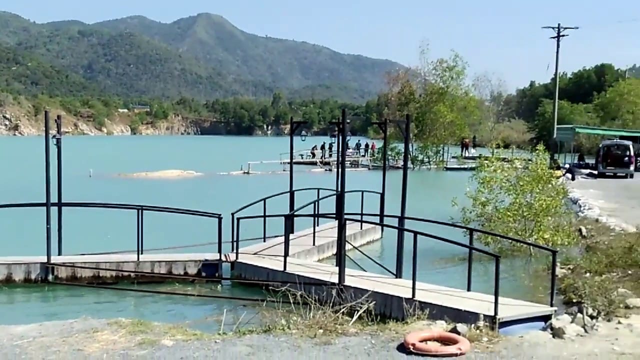 Vẻ đẹp tự nhiên của Hồ Đá Xanh, điểm check-in lý tưởng trên đường đến Vũng Tàu