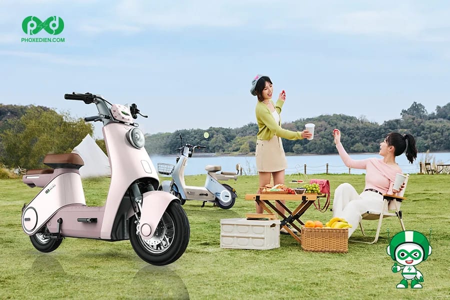 Xe đạp điện DK Lyva Cola màu xanh ngọc bích nổi bật, thiết kế hiện đại và phong cách.