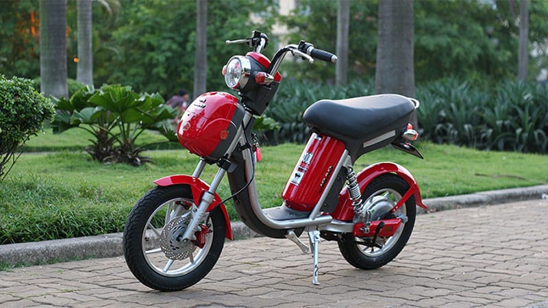 Xe đạp điện Ninja Dibao màu trắng đen, một mẫu xe bền bỉ trong phân khúc xe điện 7 triệu.
