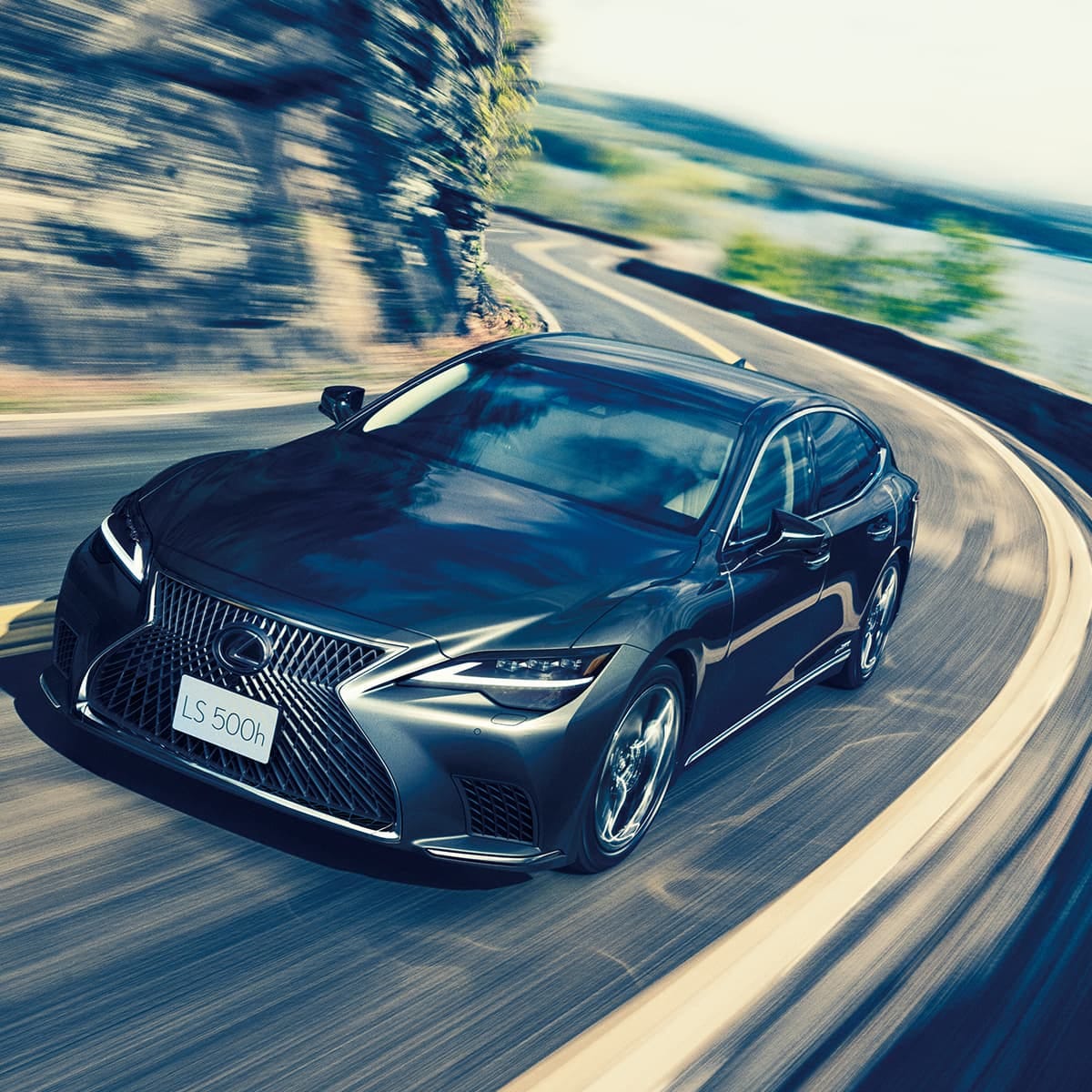 Xe hybrid chạy xăng điện Lexus LS 500h