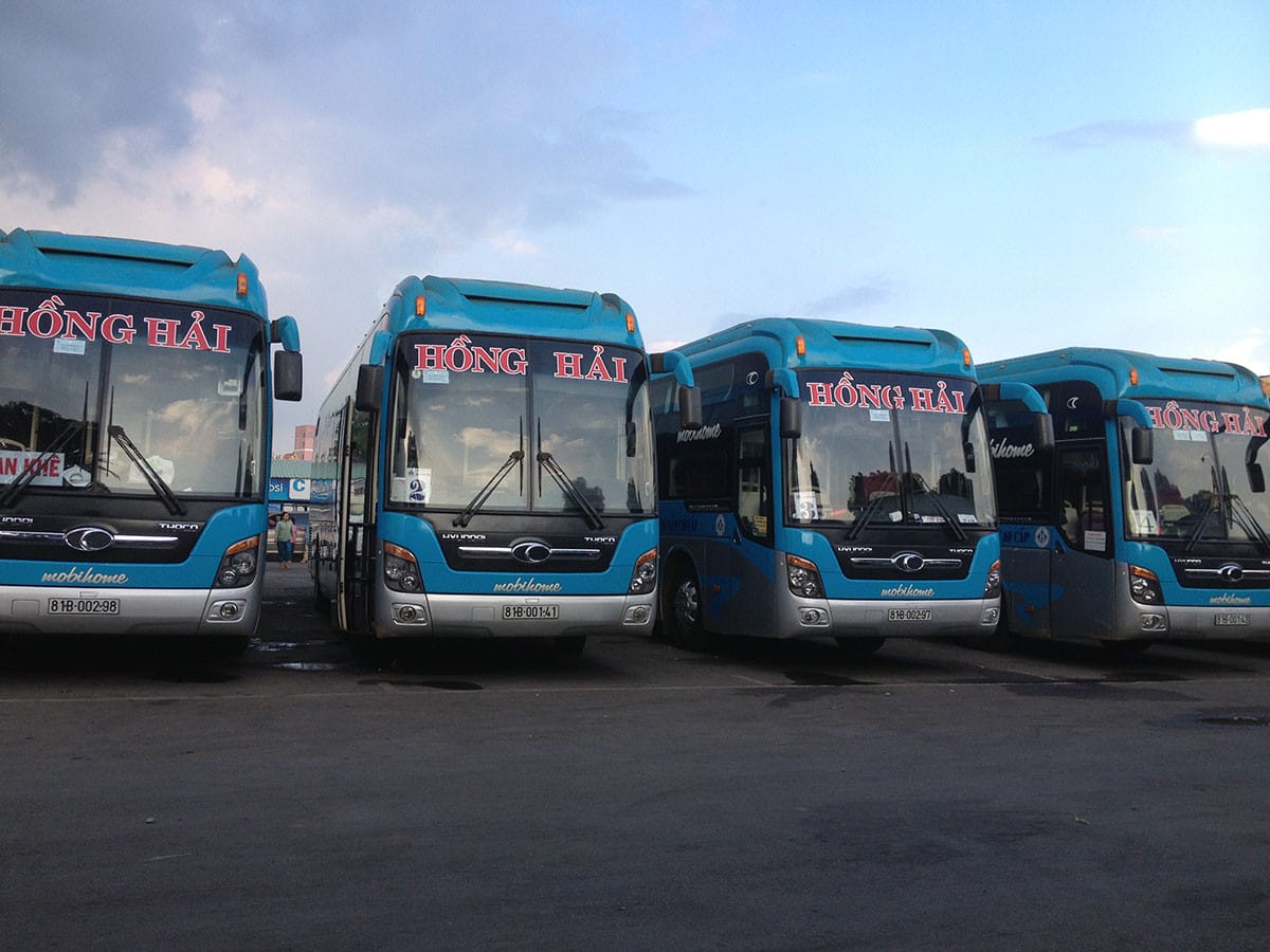 Xe khách Hồng Hải chạy trên cao tốc