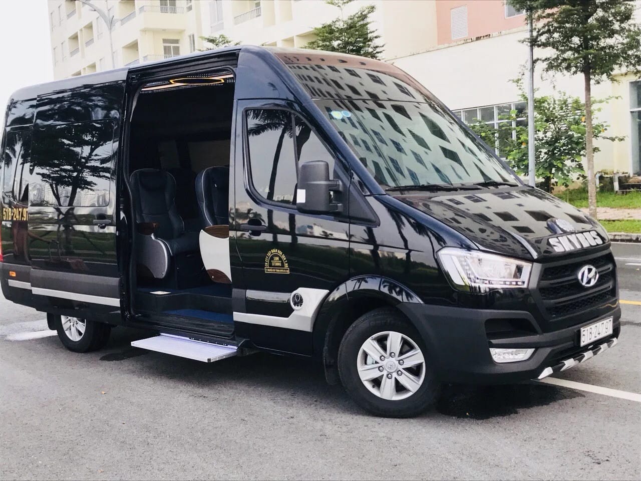 Xe Limousine Đức Tài với nội thất hiện đại