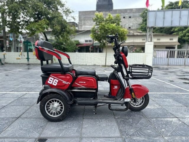 Xe máy 3 bánh cũ kiểu dáng Victory S6 với màu đỏ rực rỡ