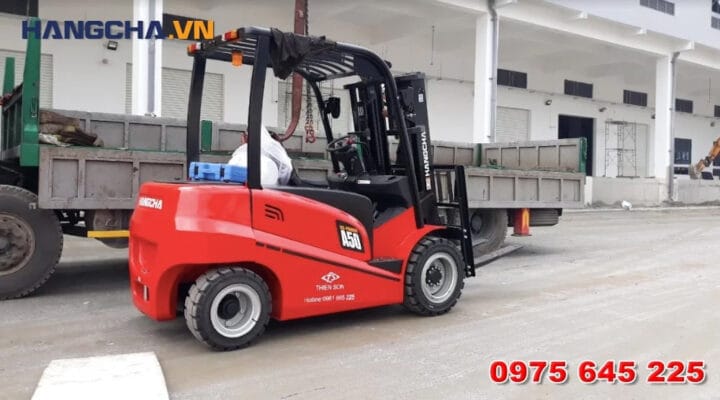 Xe nâng điện 5 tấn mạnh mẽ hoạt động trong nhà xưởng