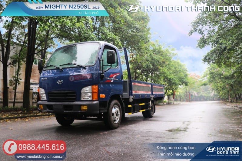 Xe tải 2,5 tấn Hyundai N250SL thùng lửng vận chuyển vật liệu xây dựng