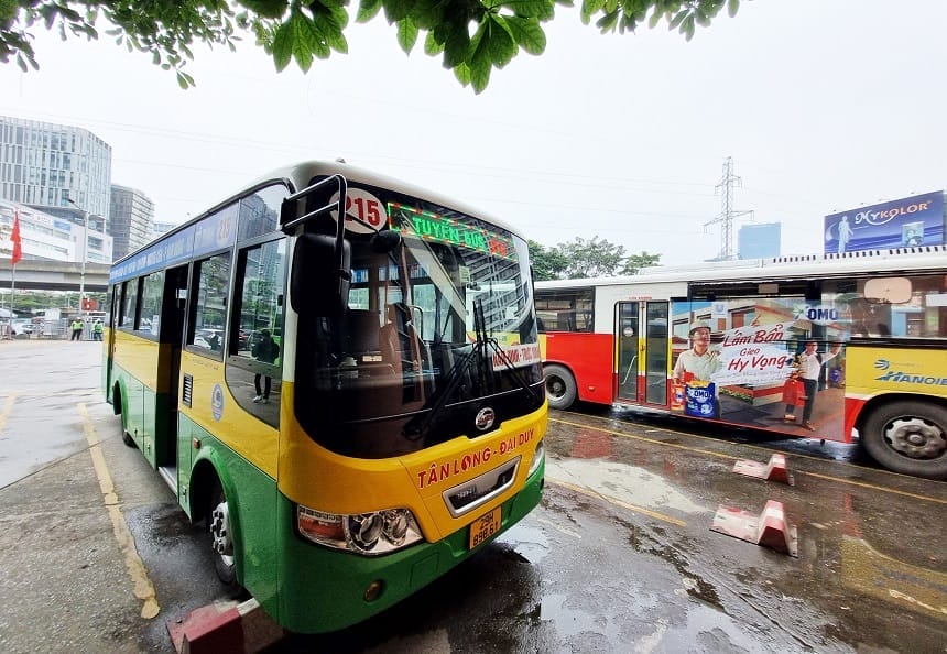 Các tuyến nội và liên tỉnh cũng chạy xuyên suốt các ngày trong tuần