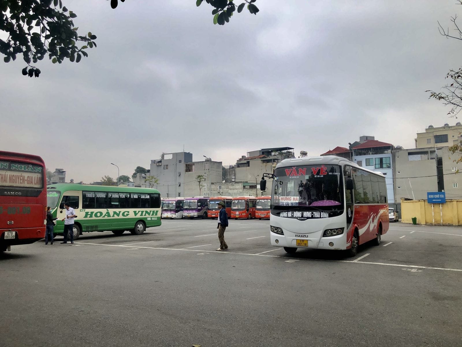 Hành khách cần lưu ý điều gì khi di chuyển tại bến xe?