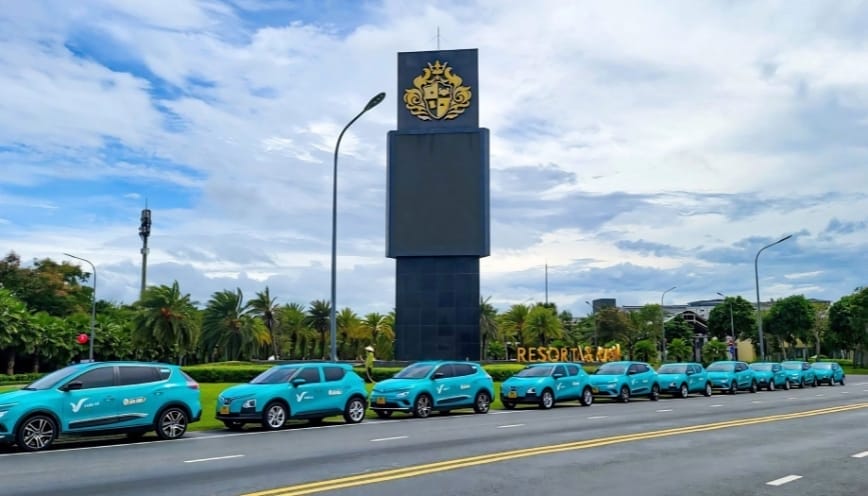 Từ resort đến điểm vui chơi nên gọi xe điện
