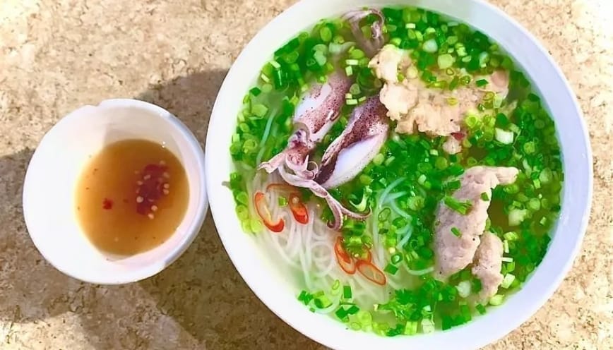 Vì sao đến Phú Quốc phải ăn bún quậy?