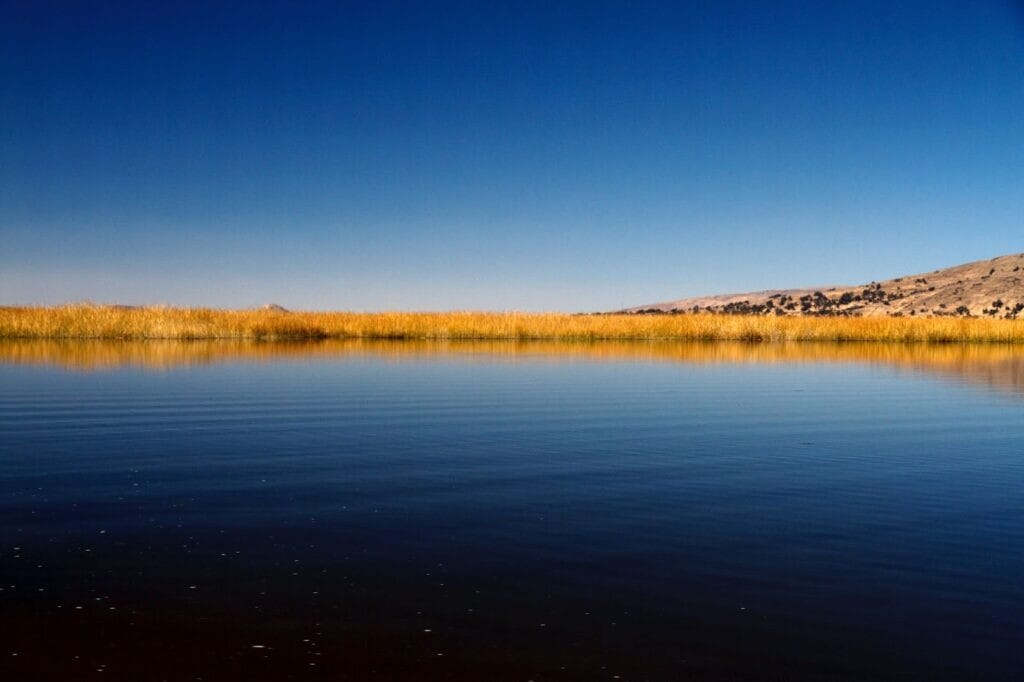 Bức tranh bình yên Hồ Titicaca ở Peru