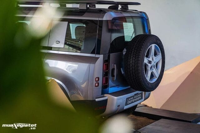 Đánh giá chi tiết Land Rover Defender 110 X 2025