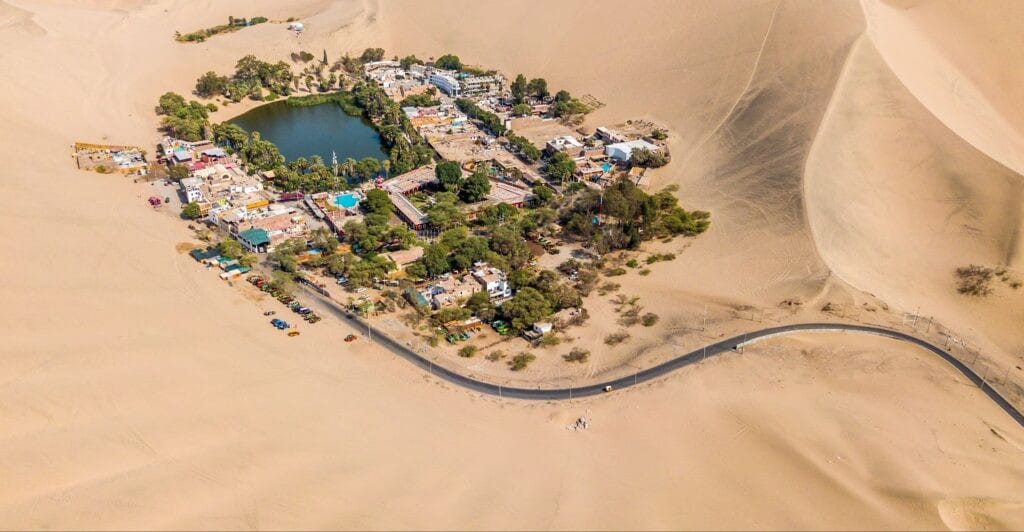 Toàn cảnh Ốc đảo Huacachina ở Peru